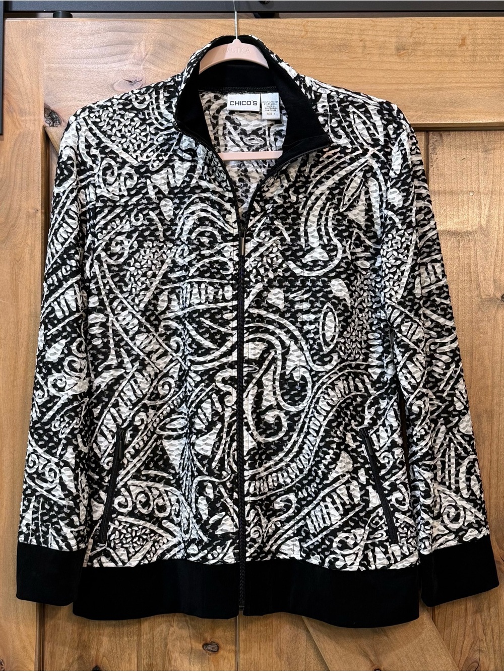 Chico's Black & White Abstract Patterned Full Zip Jacket Sz M